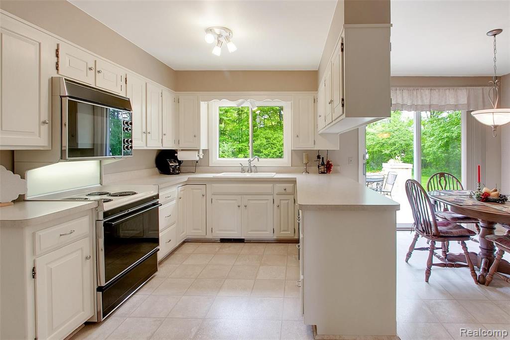 3147 East Highland Road Howell, MI 48855 - Photo 21 of 60