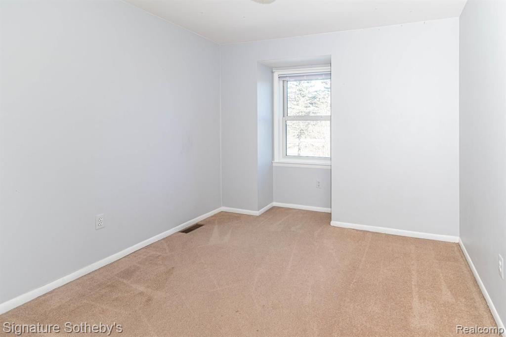 35917 West 14 Mile Road Farmington Hills, MI 48331 - Photo 32 of 57
