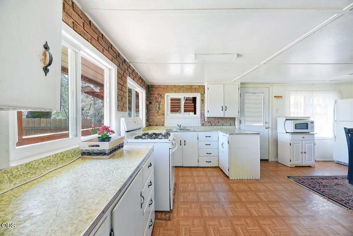 3919 Little Applegate Road Jacksonville, OR 97530 - Photo 5 of 38 Gallery Image 5