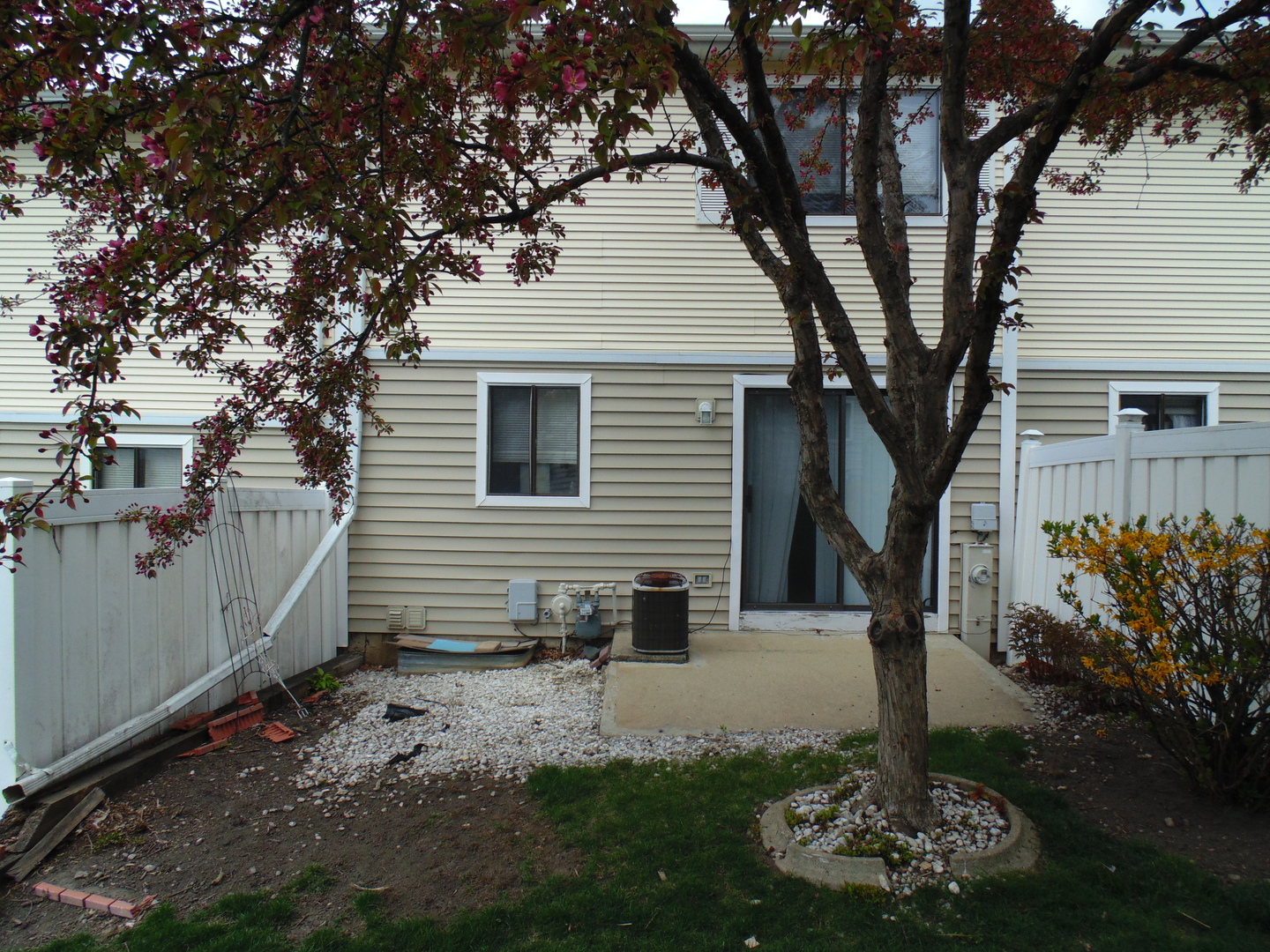 745 Ebbtide Schaumburg, IL 60193 - Photo 3 of 13