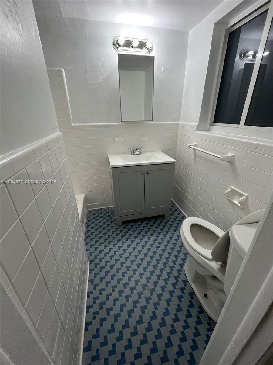 7155 Rue Notre Dame, Unit 4 Miami Beach, FL 33141 - Photo 8 of 9