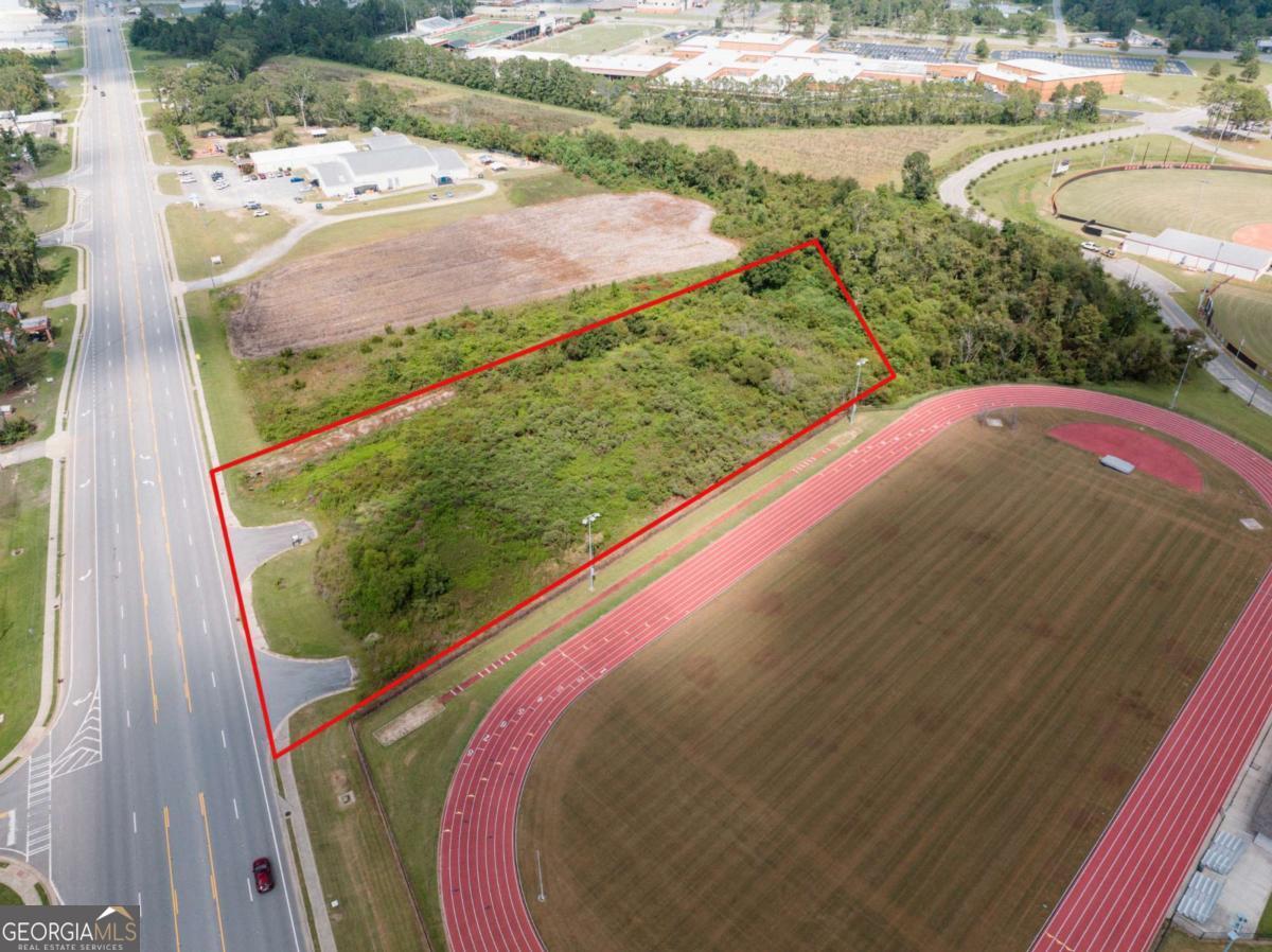 1657 Hatch Parkway South Baxley, GA 31513 - Photo 5 of 6 a view of a balcony with an outdoor space