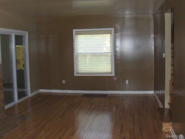 14592 Greenview Road Detroit, MI 48223 - Photo 3 of 15 Picture 400