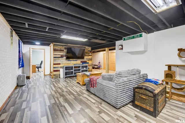 $639,900 | 20664 North Brady Street, Davenport, IA 52806