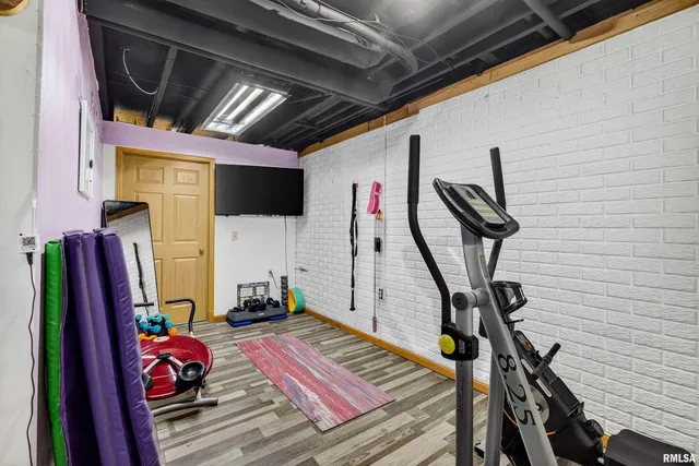 $639,900 | 20664 North Brady Street, Davenport, IA 52806