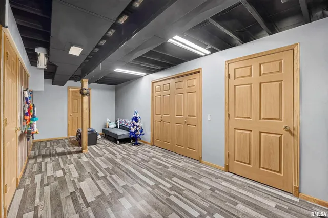 $639,900 | 20664 North Brady Street, Davenport, IA 52806