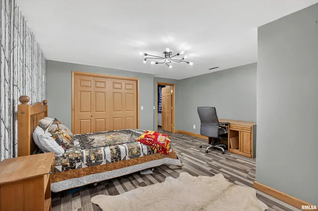 $639,900 | 20664 North Brady Street, Davenport, IA 52806