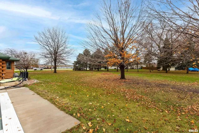 $639,900 | 20664 North Brady Street, Davenport, IA 52806