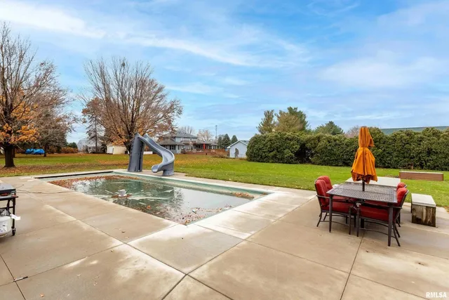 $639,900 | 20664 North Brady Street, Davenport, IA 52806