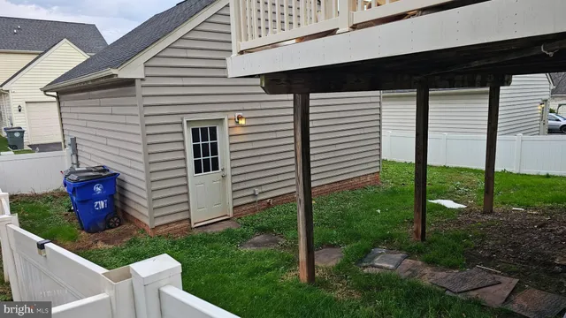 a view of a back yard of the house