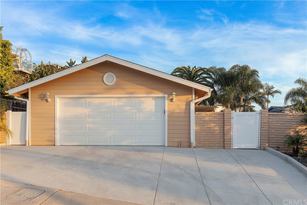 124 Avenida Trieste San Clemente, CA 92672 - Photo 1 of 15