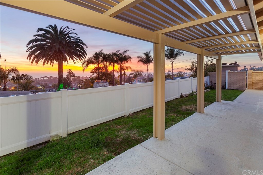 124 Avenida Trieste San Clemente, CA 92672 - Photo 3 of 15