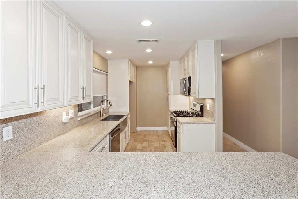 124 Avenida Trieste San Clemente, CA 92672 - Photo 10 of 15