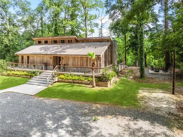 $670,000 | 132 Pine Oak Drive, Covington, LA 70433