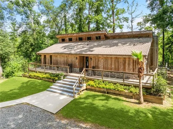 $670,000 | 132 Pine Oak Drive, Covington, LA 70433