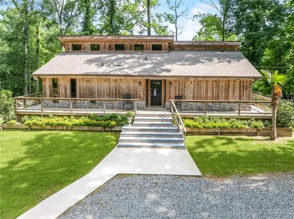 $670,000 | 132 Pine Oak Drive, Covington, LA 70433
