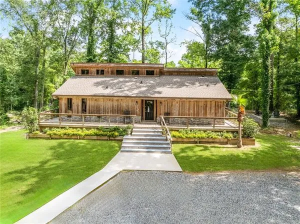 $670,000 | 132 Pine Oak Drive, Covington, LA 70433