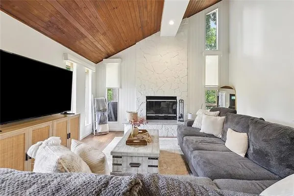 $670,000 | 132 Pine Oak Drive, Covington, LA 70433