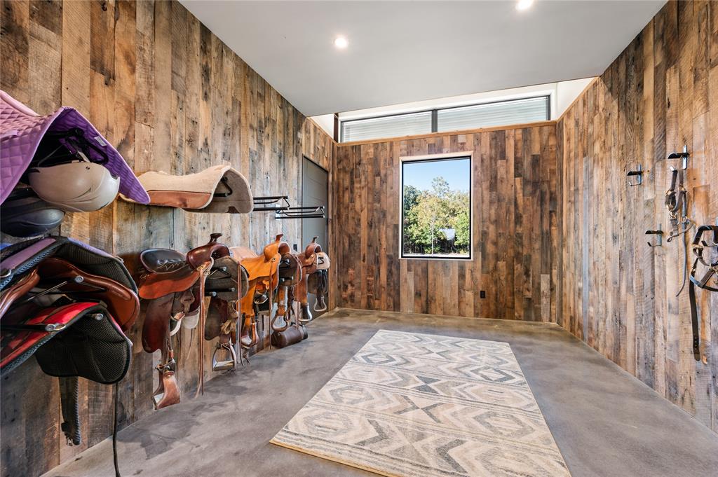 520 High Rdg Drive McKinney, TX 75071 - Photo 18 of 39 a view of a interior of the house