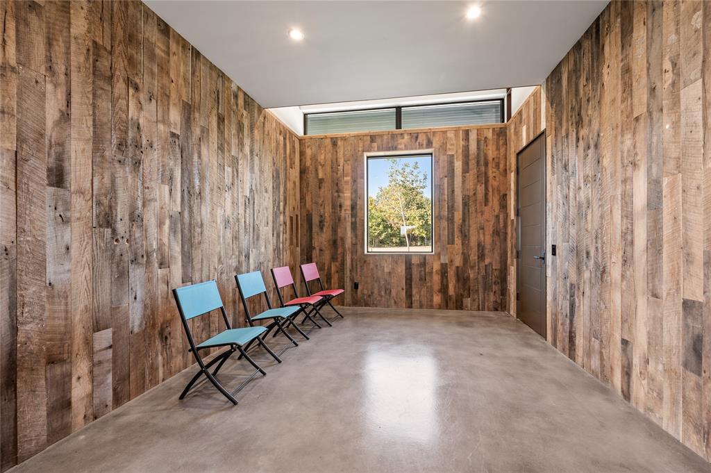 520 High Rdg Drive McKinney, TX 75071 - Photo 20 of 39 a living room with furniture and a window