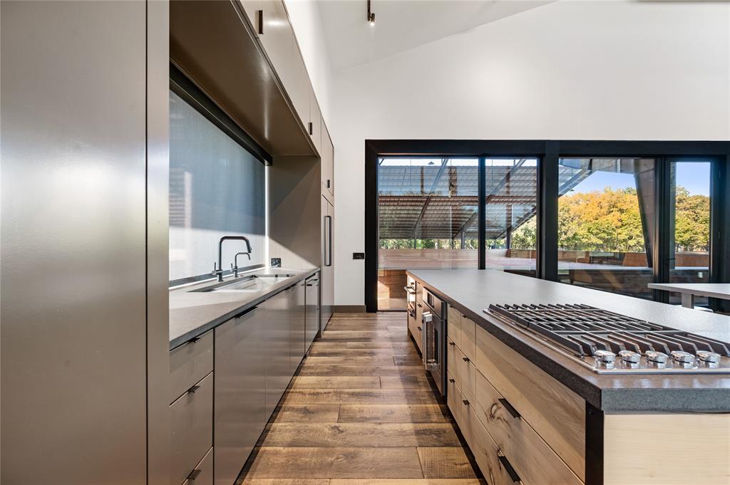 520 High Rdg Drive McKinney, TX 75071 - Photo 29 of 39 a kitchen with granite countertop a sink and a stove
