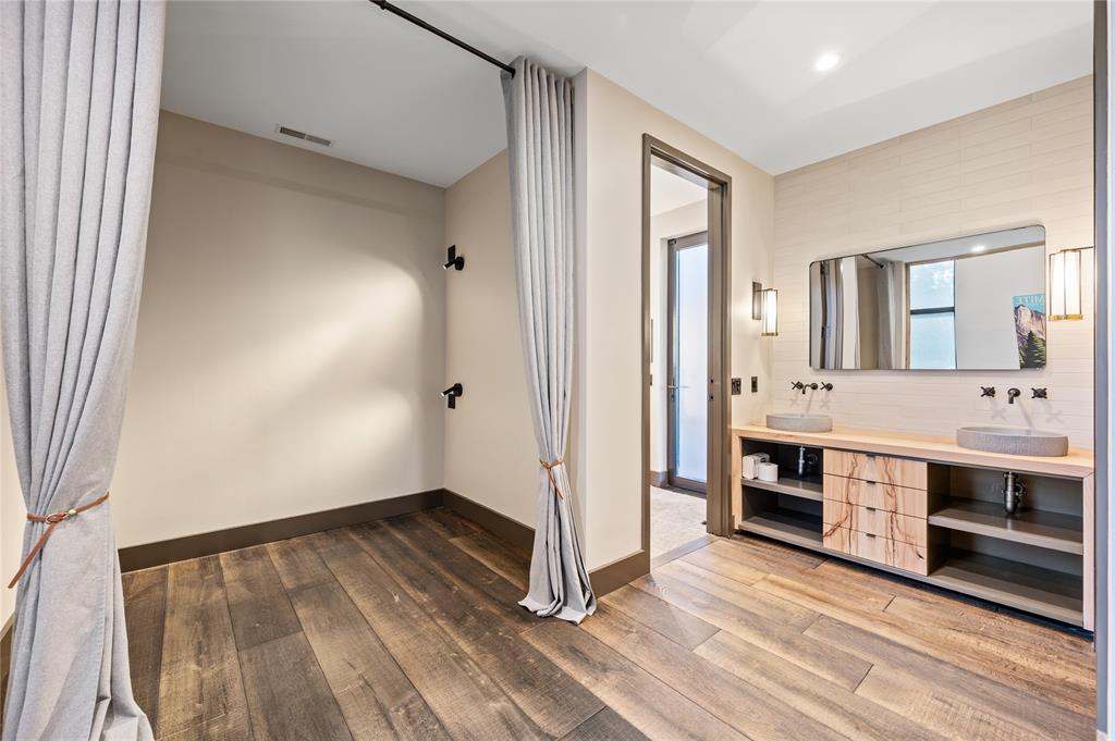 520 High Rdg Drive McKinney, TX 75071 - Photo 33 of 39 a view of bathroom with sink mirror and window