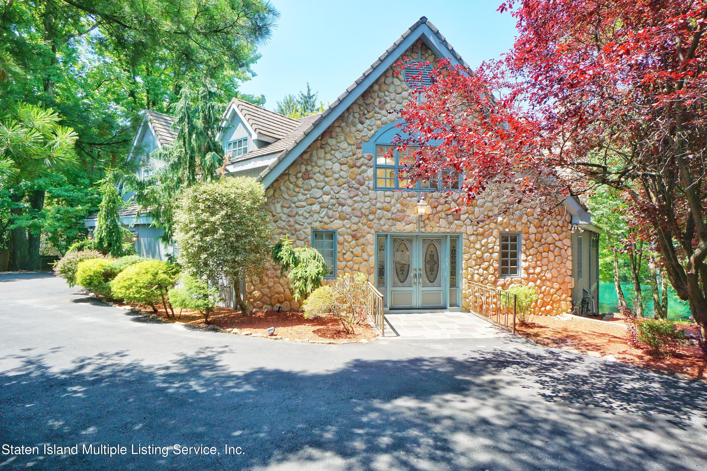 56 Buttonwood Road Staten Island, NY 10304 - Photo 4 of 61 Photo Jul 18, 11 40 34 AM