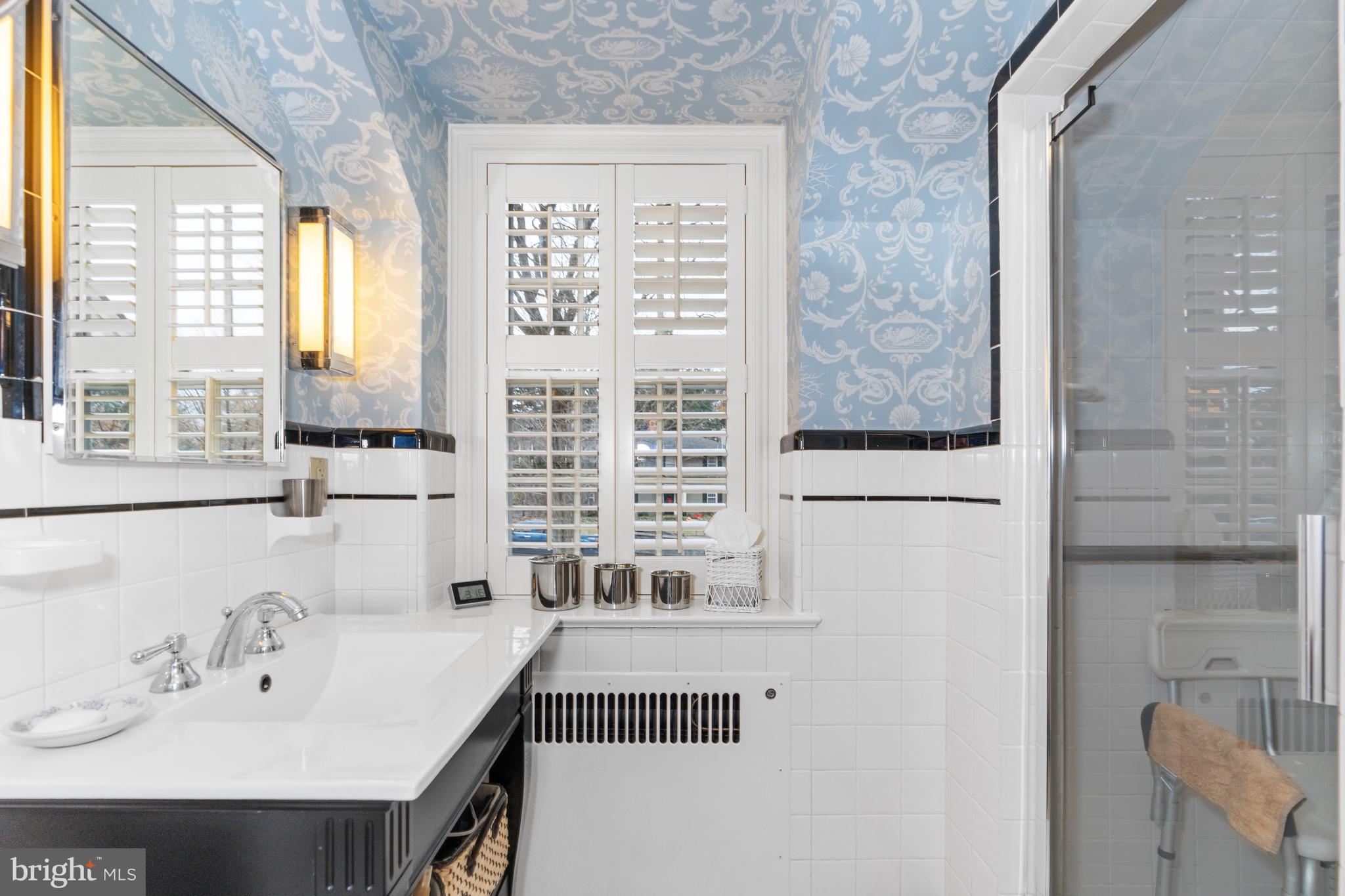 901 Stuart Road Wilmington, DE 19807 - Photo 29 of 58 Classic black and white en suite bathroom