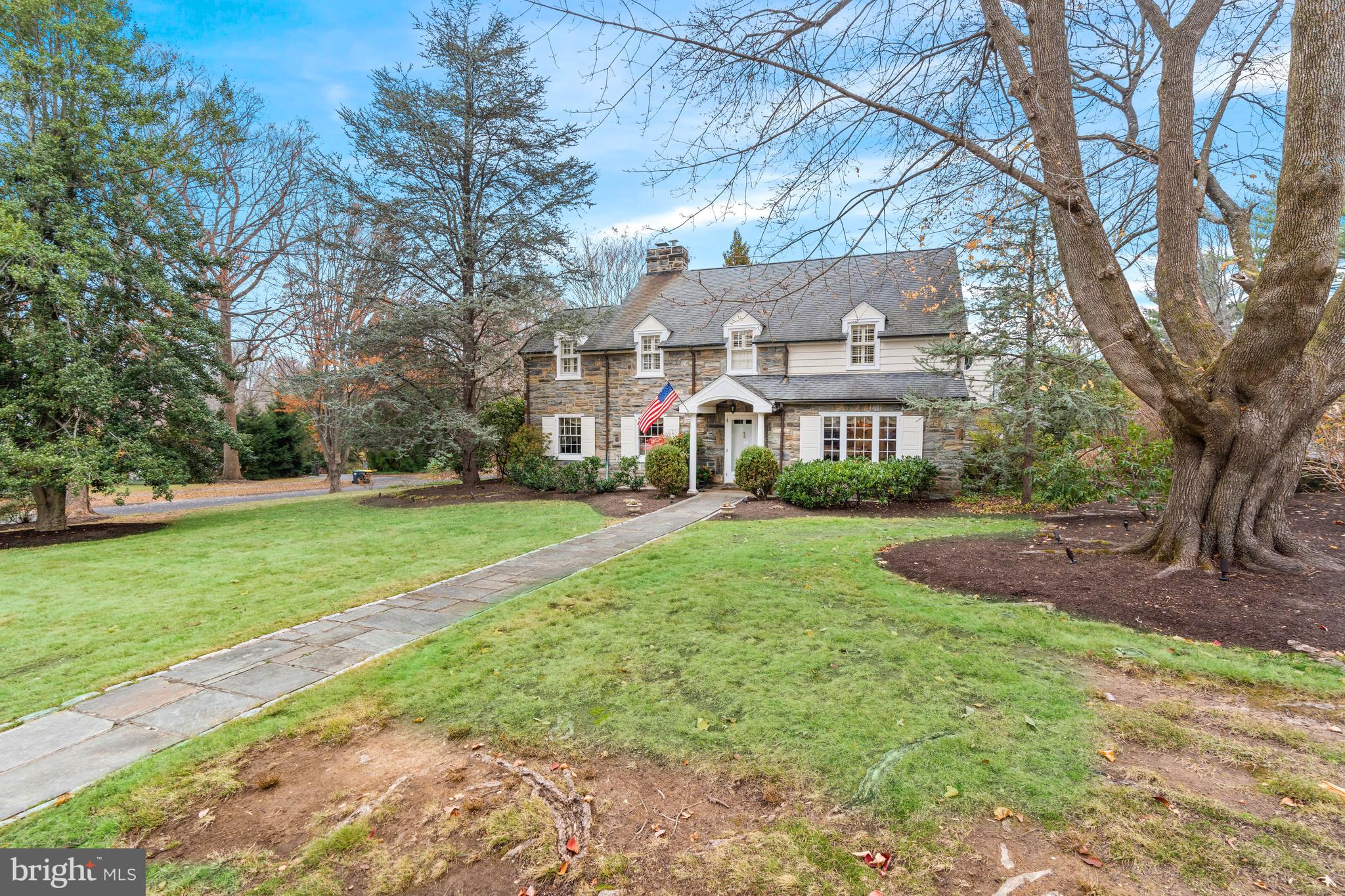 901 Stuart Road Wilmington, DE 19807 - Photo 3 of 58 Large half acre corner lot