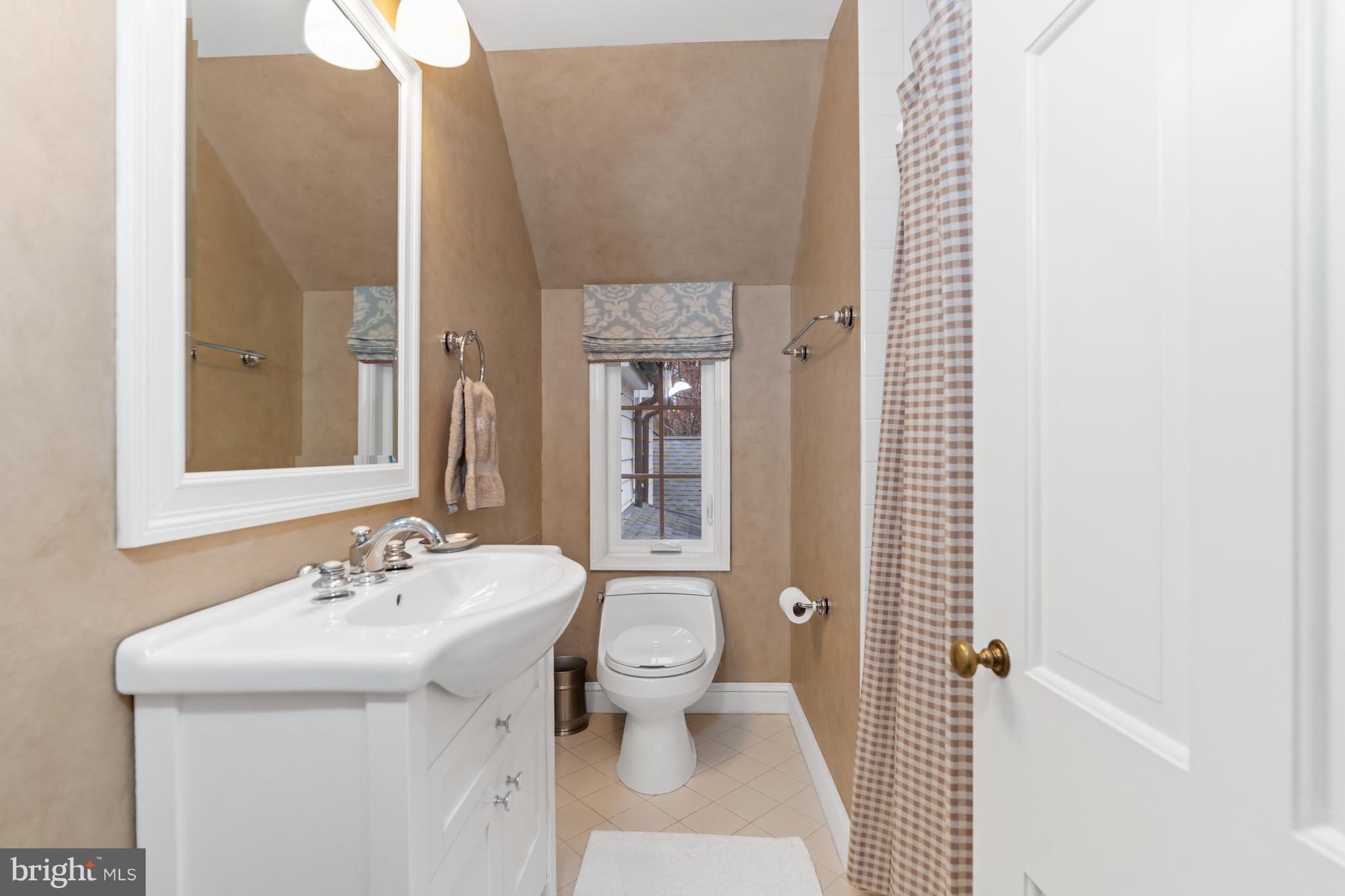 901 Stuart Road Wilmington, DE 19807 - Photo 40 of 58 bathroom in bedroom 5