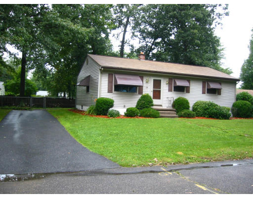 24 Mark Street Springfield, MA 01129 - Photo 2 of 8