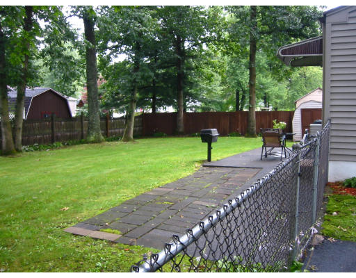 24 Mark Street Springfield, MA 01129 - Photo 4 of 8