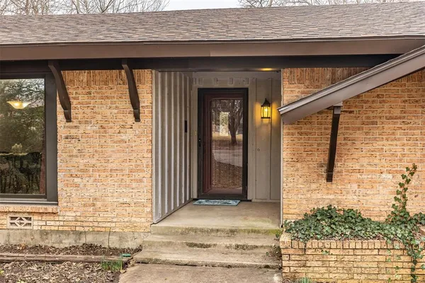a view of entrance door of the house
