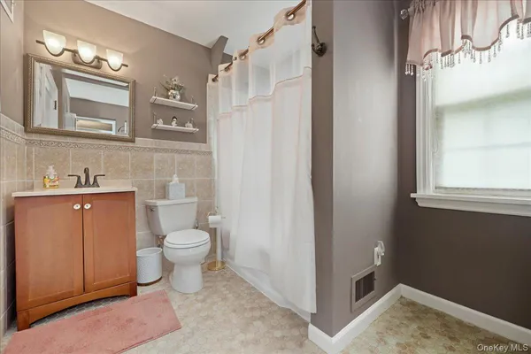 $1,150,000 | 577 Waukena Avenue, Oceanside, NY 11572