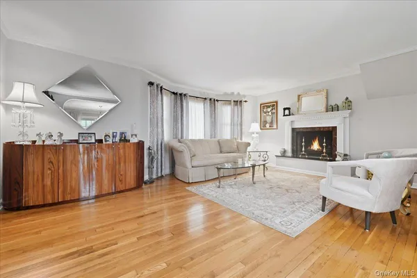 $1,150,000 | 577 Waukena Avenue, Oceanside, NY 11572