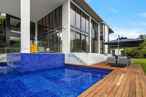 $11,300,000 | 610 Harbor Circle, Key Biscayne, FL 33149