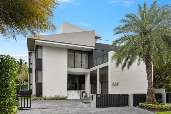 $11,300,000 | 610 Harbor Circle, Key Biscayne, FL 33149