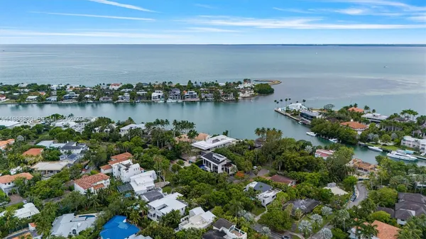 $11,300,000 | 610 Harbor Circle, Key Biscayne, FL 33149