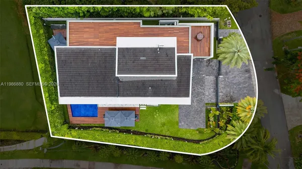 $11,300,000 | 610 Harbor Circle, Key Biscayne, FL 33149