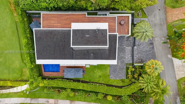 $11,300,000 | 610 Harbor Circle, Key Biscayne, FL 33149
