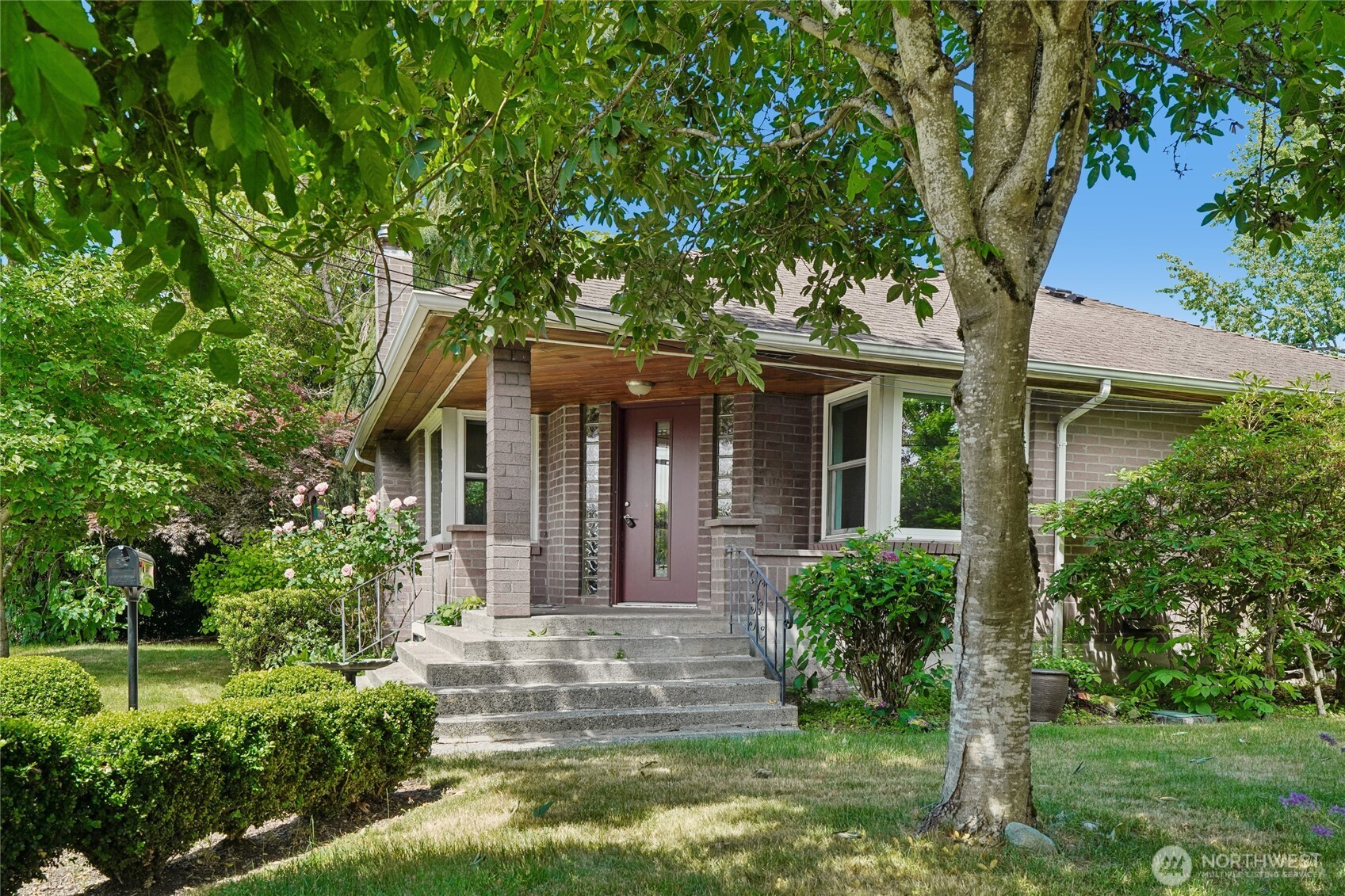 3004 Southwest Barton Street Seattle, WA 98126 - Photo 1 of 40