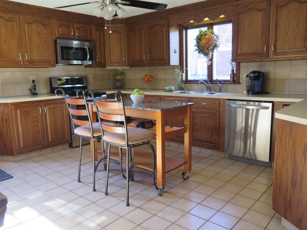 34 Maple Street Stoneham, MA 02180 - Photo 3 of 30 Gallery Image 3