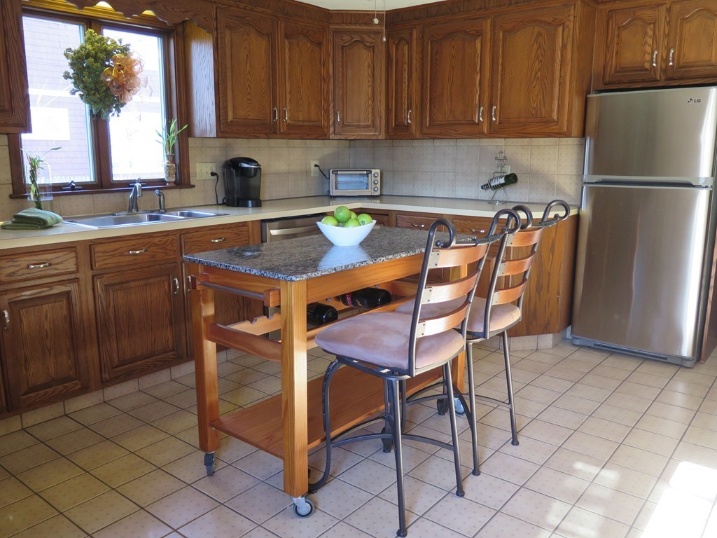 34 Maple Street Stoneham, MA 02180 - Photo 4 of 30 Gallery Image 4