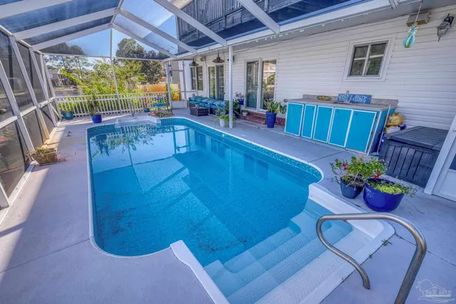 a view of a yard with a house