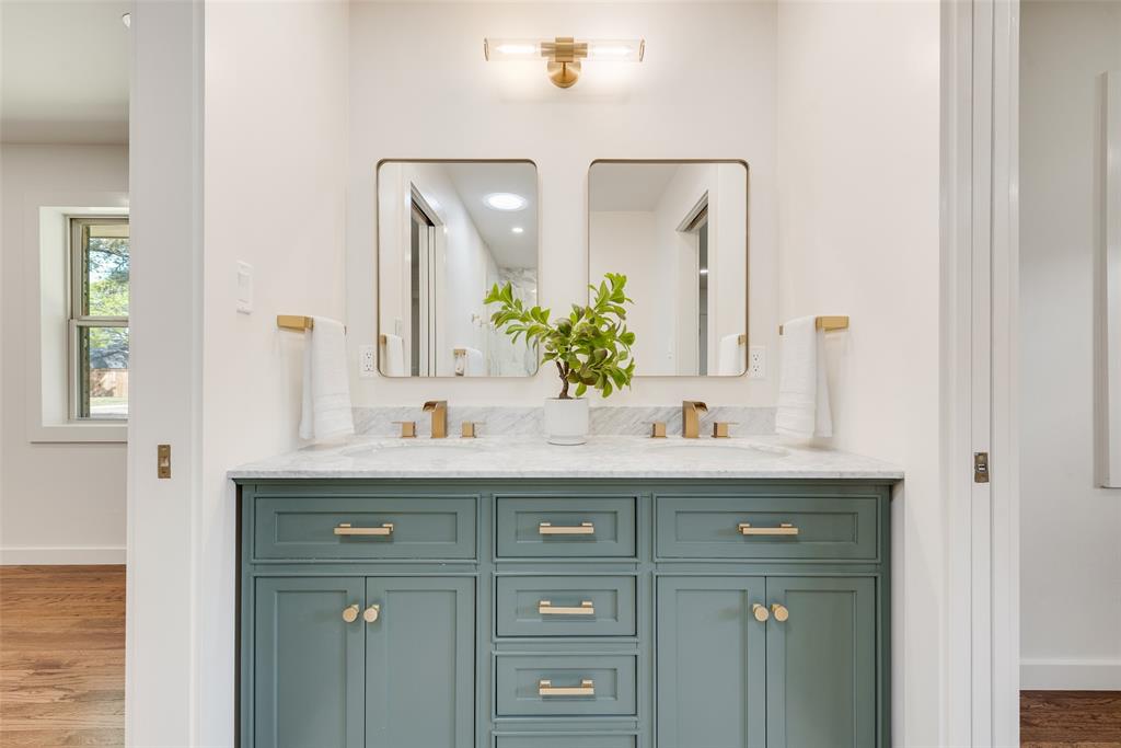 3106 Sharpview Lane Dallas, TX 75228 - Photo 28 of 33 a bathroom with a sink vanity and mirror