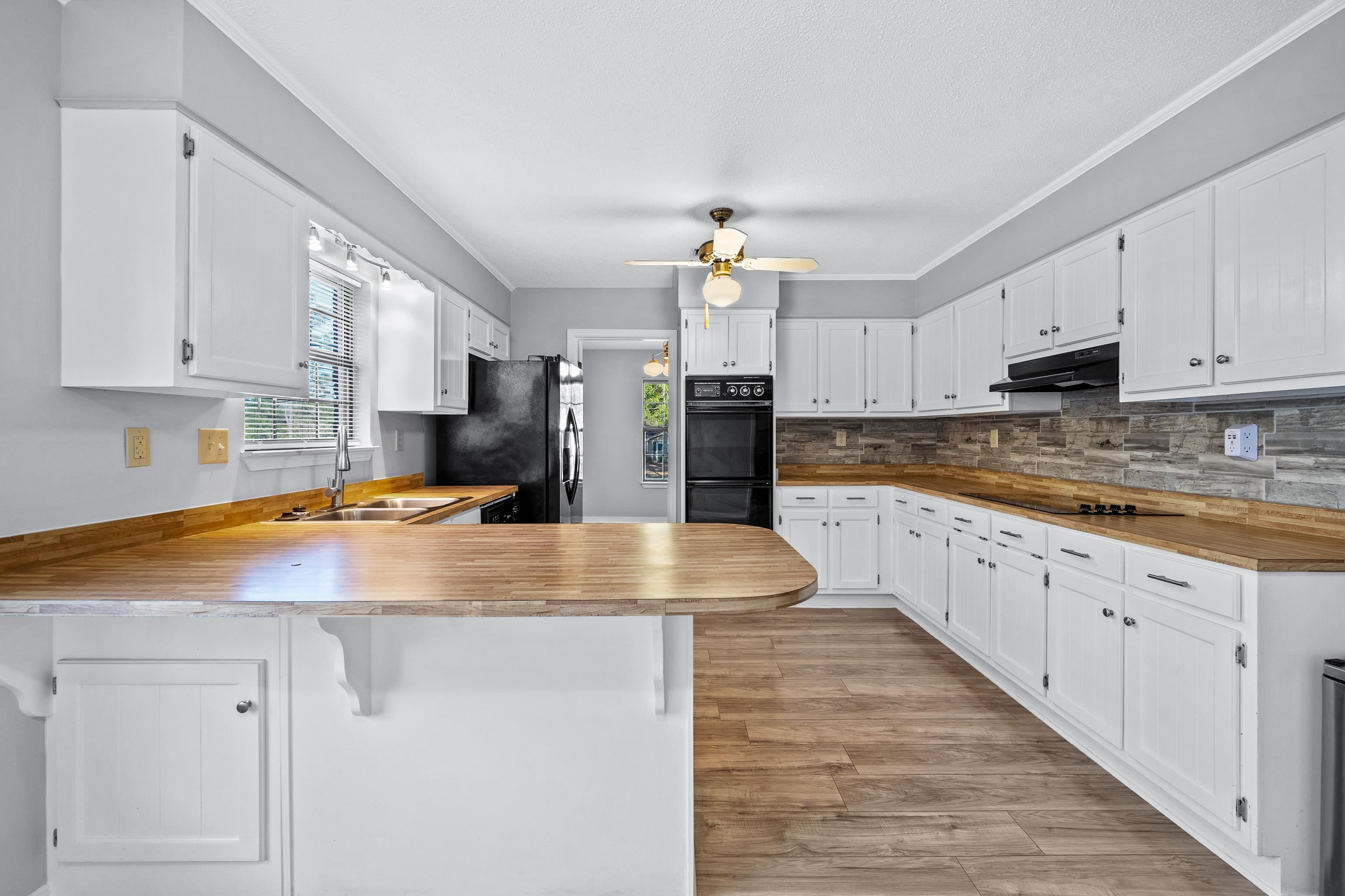 511 Ridgewood Drive Daphne, AL 36526 - Photo 20 of 59 Kitchen