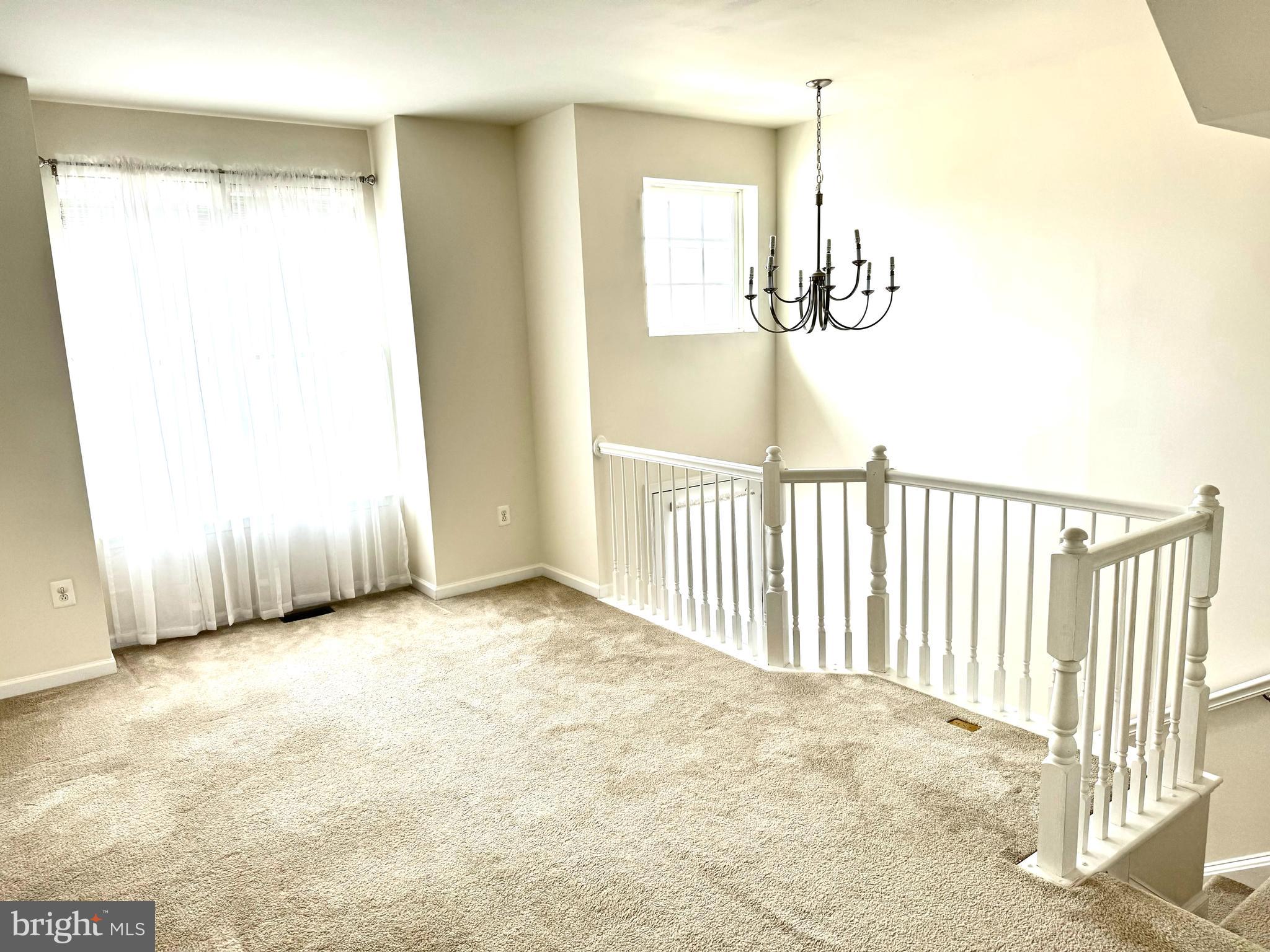 8365 Scotland Loop Manassas, VA 20109 - Photo 3 of 25 Living Room