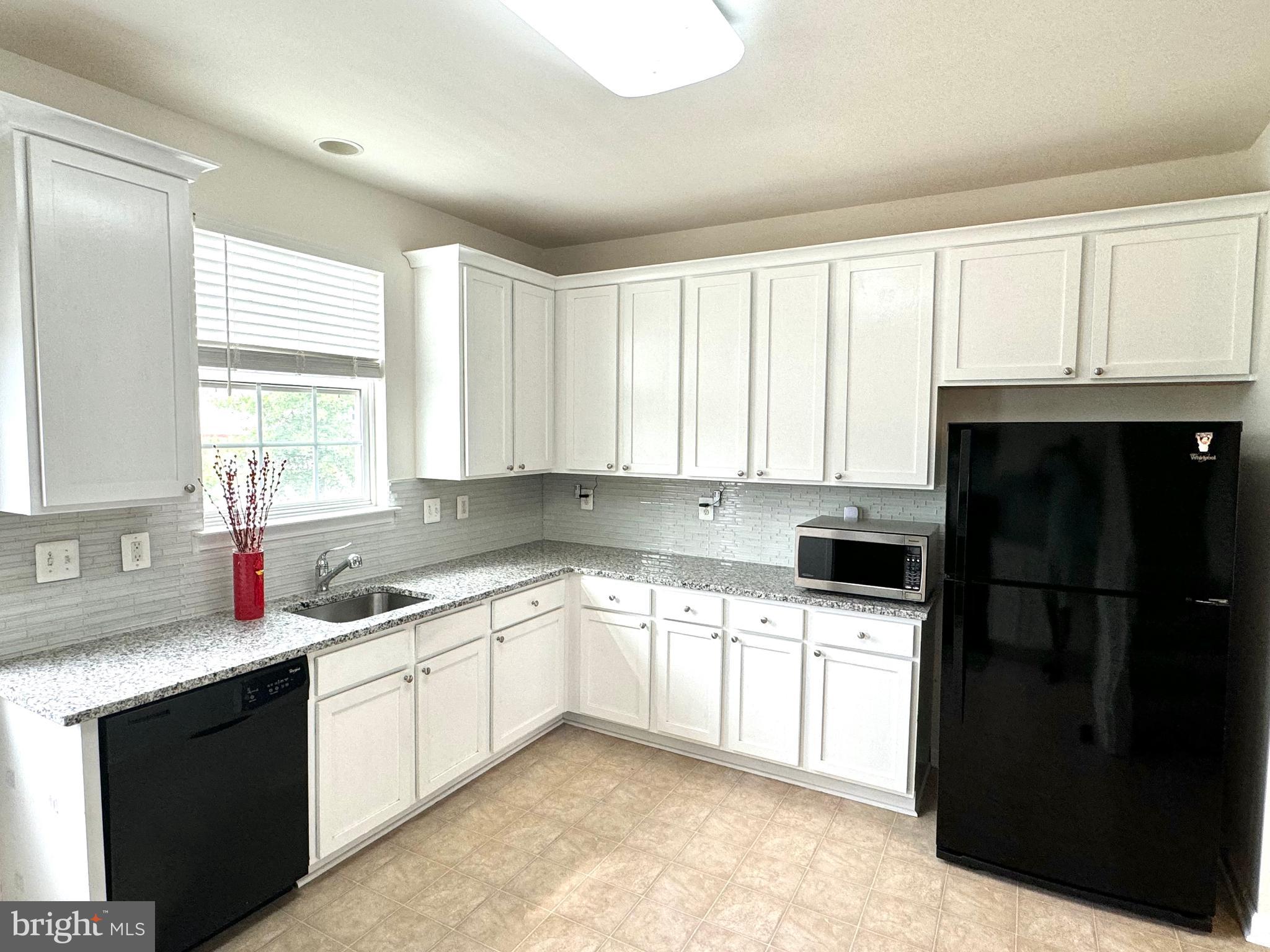 8365 Scotland Loop Manassas, VA 20109 - Photo 8 of 25 Kitchen