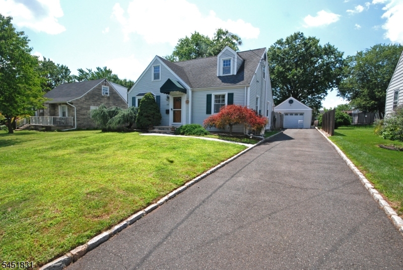 131 Weiss Terrace Raritan, NJ 08869 - Photo 3 of 40 Gallery Image 3