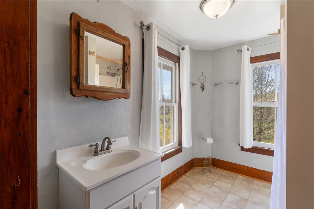 4427 Boynton Road Walworth, NY 14568 - Photo 28 of 49 The FULL BATH on the second floor